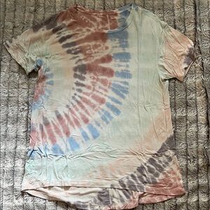 3/$15 AE Tie Dye Top